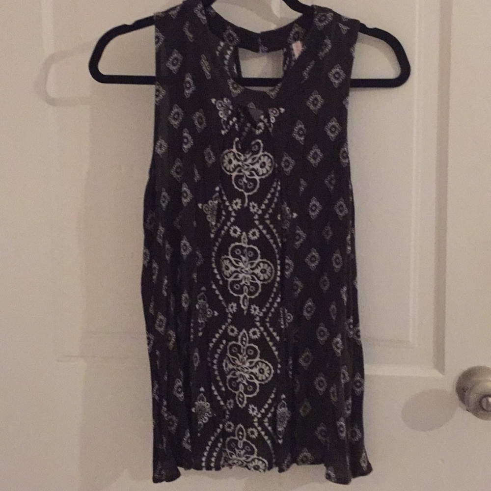 Beautiful black and white tank top with keyhole